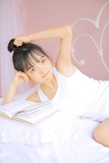 初中生情侣打扑克视频